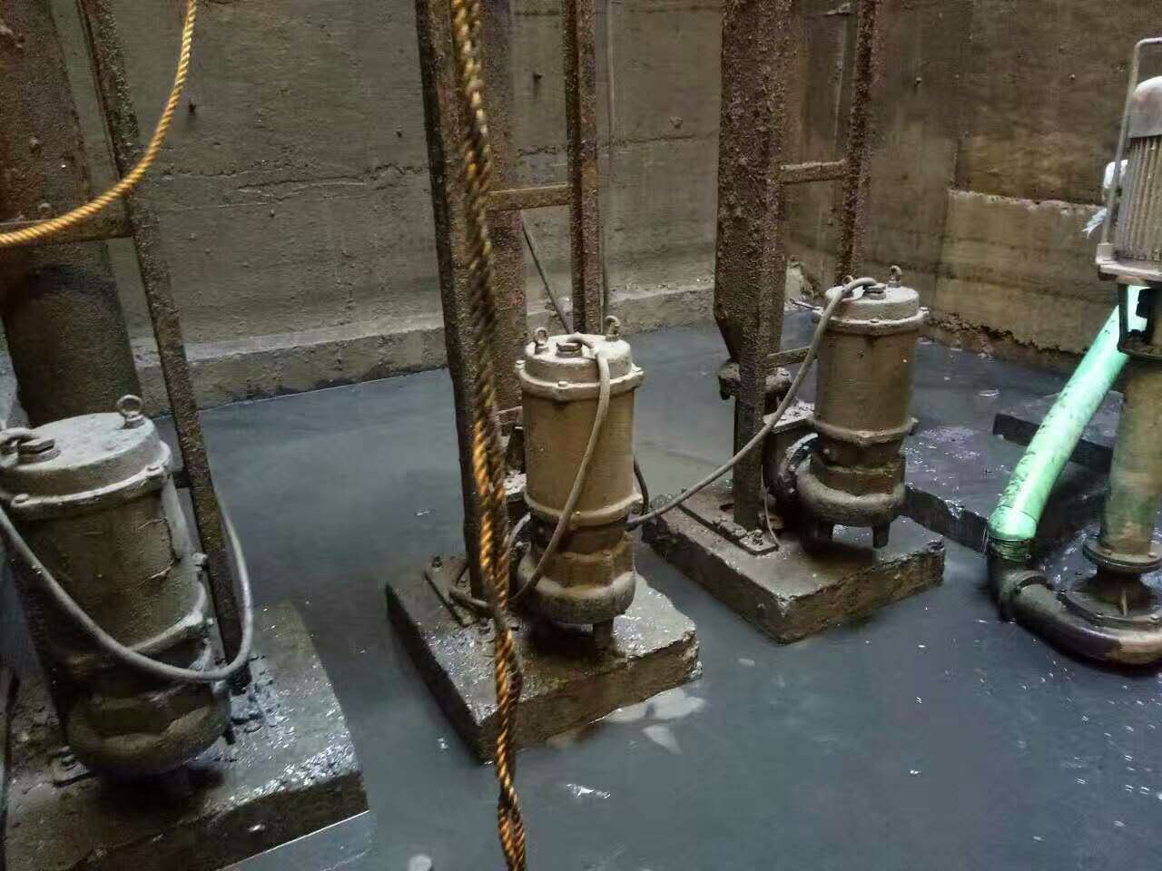 芷江污水池清理