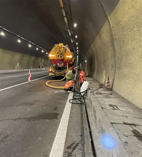 芷江隧道排水渠清淤